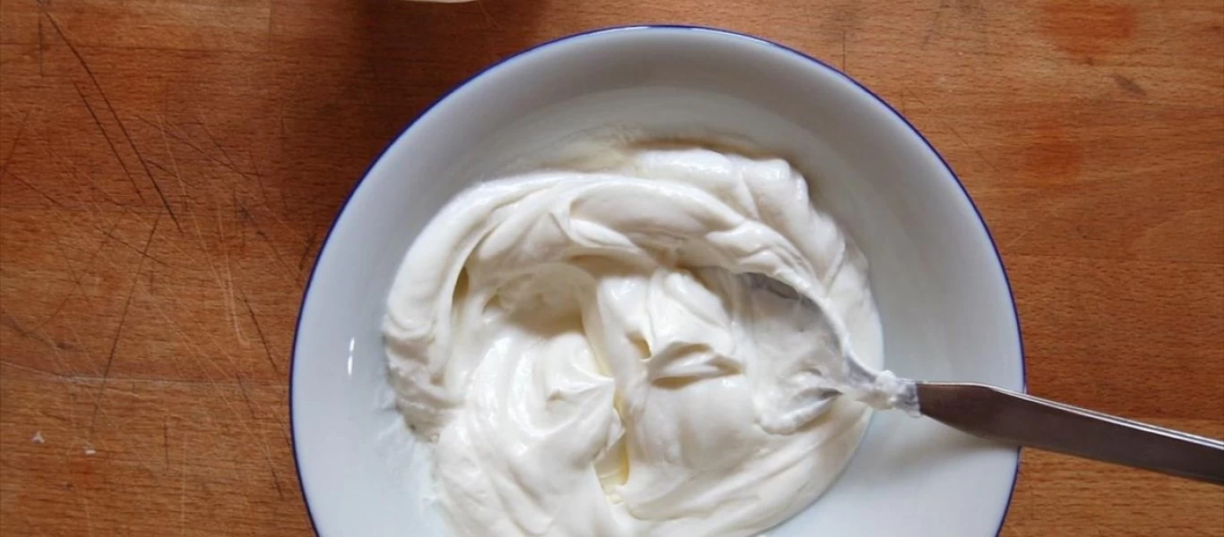 Πόσο μπορεί να βοηθήσει τελικά το γιαούρτι στο κρυολόγημα;